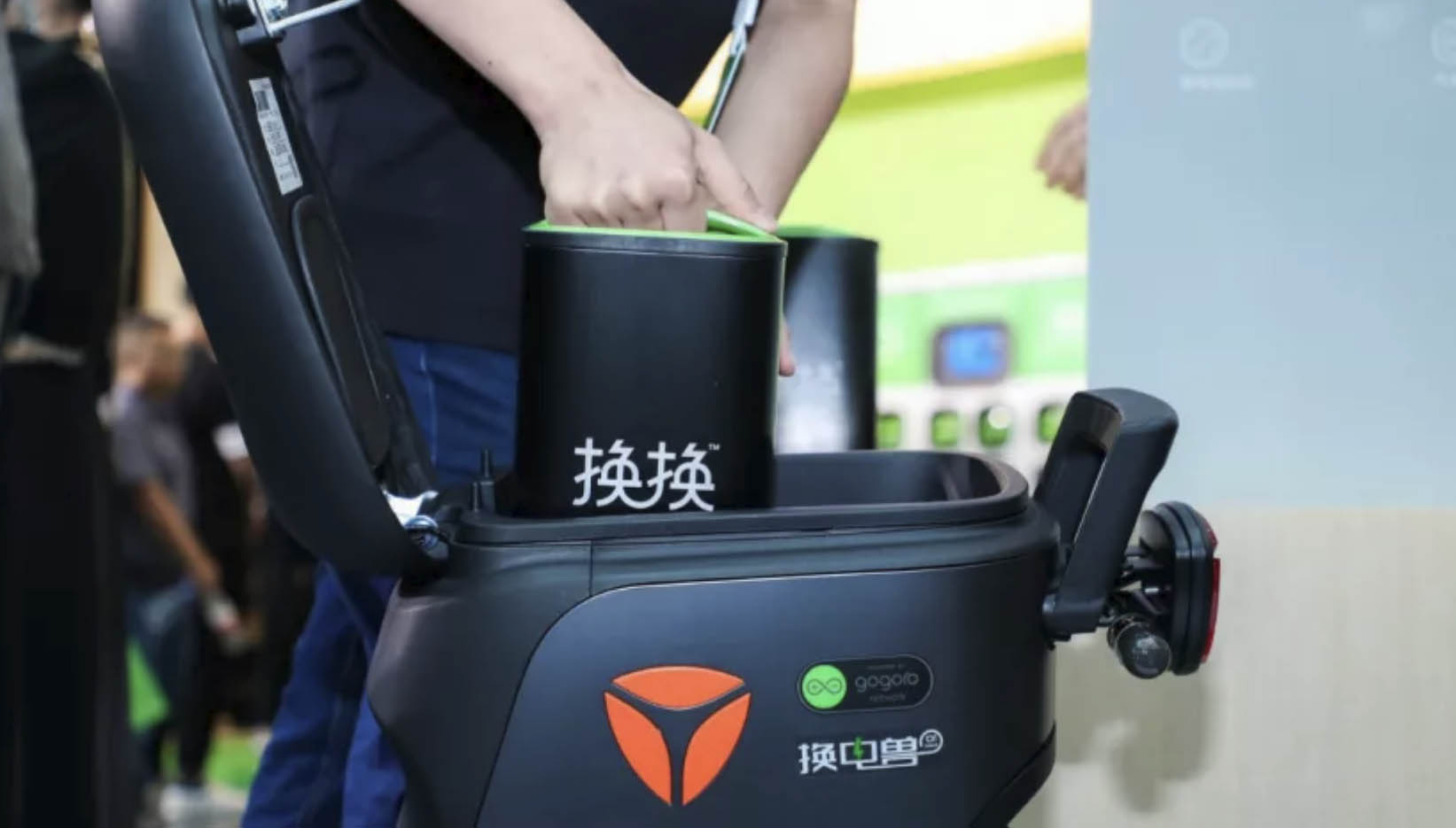 无限续航终成现实，雅迪换电系列新品震撼发布！