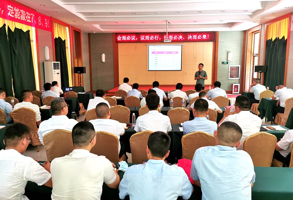 <b>人心齐，泰山移！比德文电动车召开了旺季业务精英营销誓师大会</b>