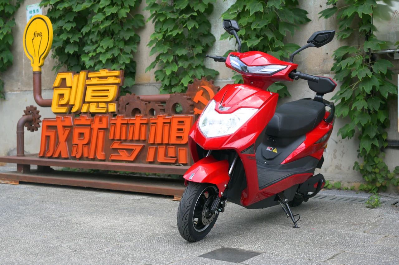 <b>就是这样的一款电动车，一上市便刮起一股青春风暴！</b>