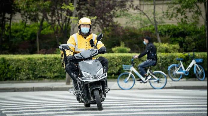 <b>电动车行业独家赞助，台铃携手《在一起》致敬抗疫英雄！</b>