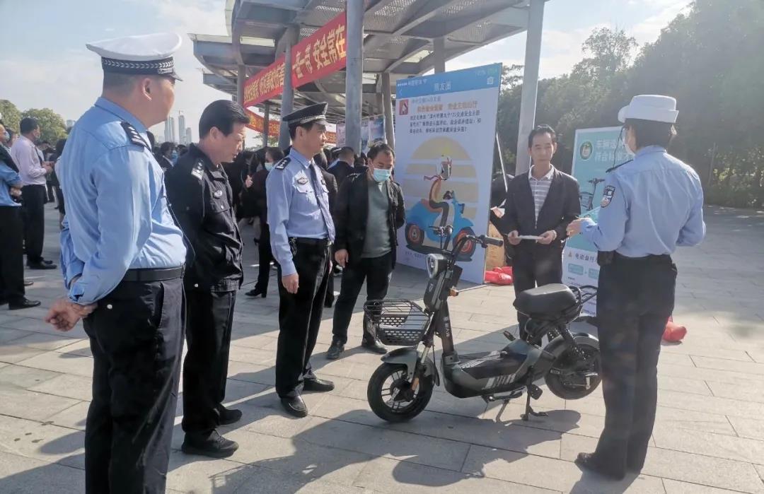 <b>交管部门高度认可，买真国标，就选新大洲！</b>