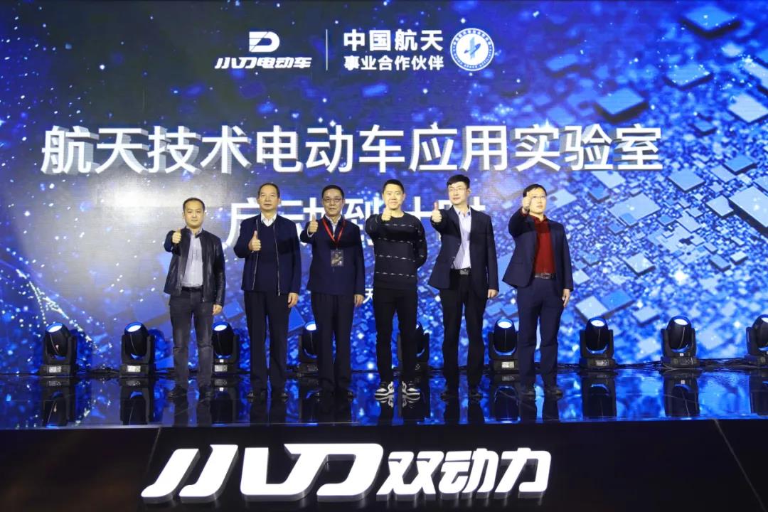 <b>C罗公开喊话：选小刀！为抢攻旺季市场打响第一枪！</b>