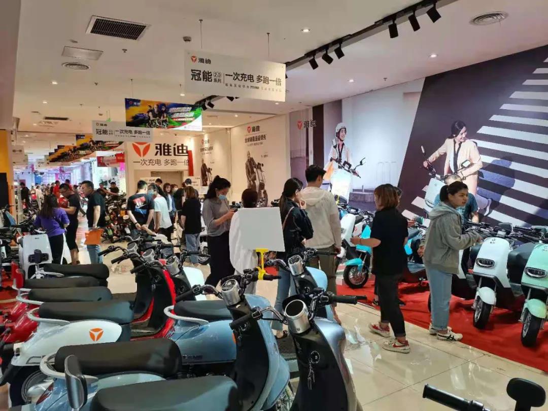 <b>全国再现抢购潮，雅迪冠能2.0系列硬核实力征服市场！</b>