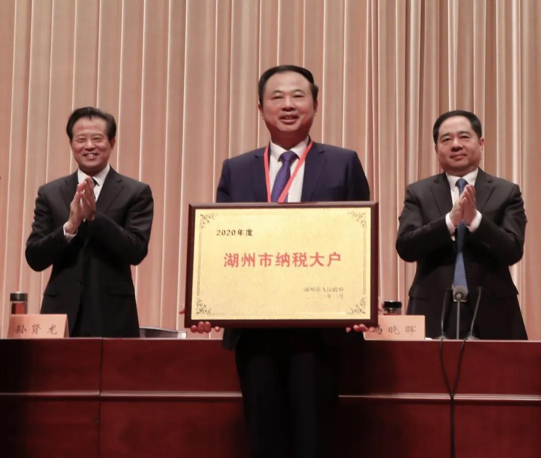 <b>奔腾向上，天能勇立潮头，辉煌桂冠彰显巨人力量！</b>