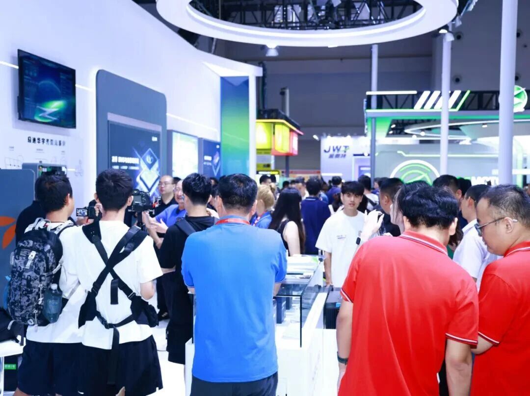 系统革新，破局登场！雅迪华宇四电钠动力平台引领电摩新纪元！