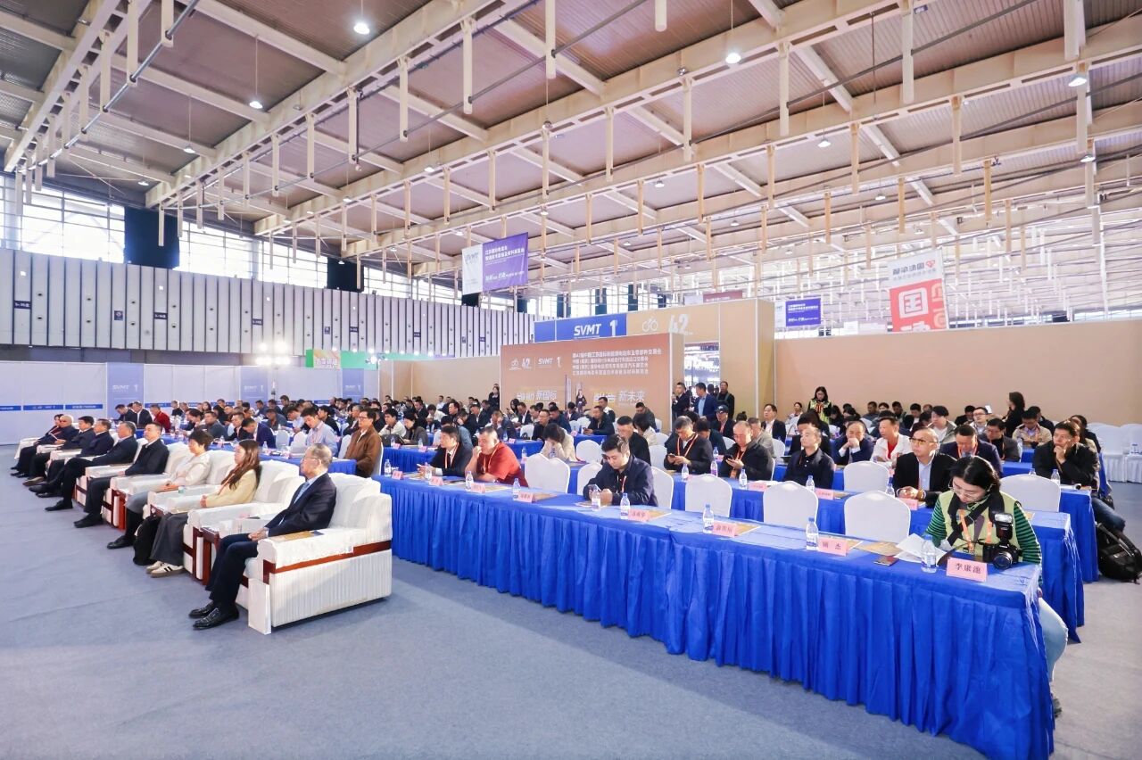 2025电动车产业高峰论坛暨中自协助专委年会顺利召开！