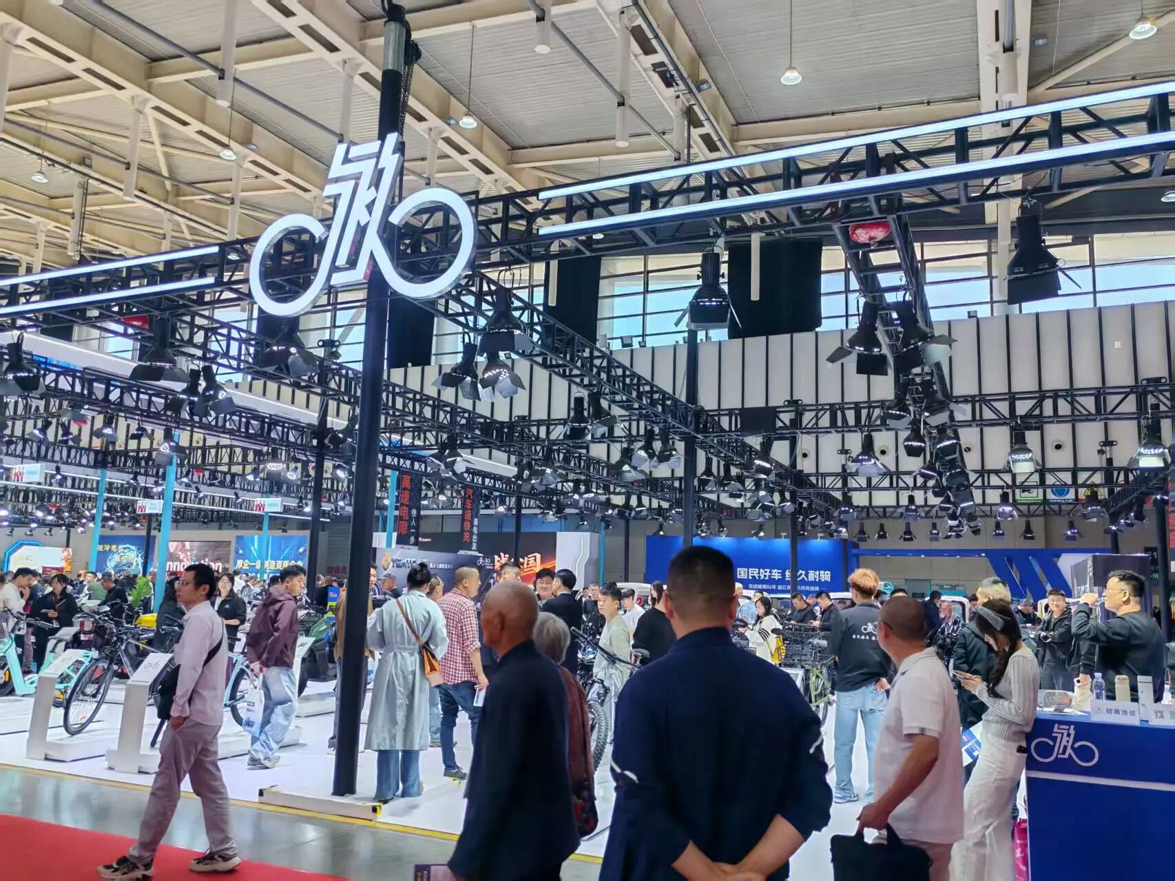 永久高速电摩硬核登陆南京展，开启智能新能源出行新篇章！